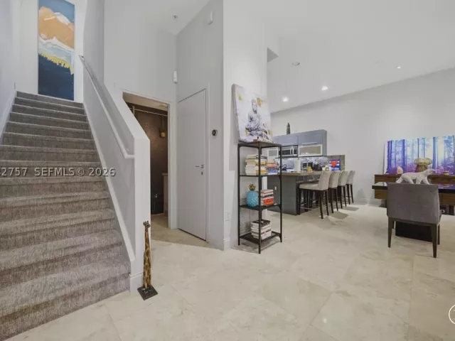 Продажа дома по адресу 710 NE 3rd Ave - фото 8919685
