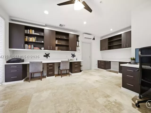 Продажа дома по адресу 710 NE 3rd Ave - фото 8919686