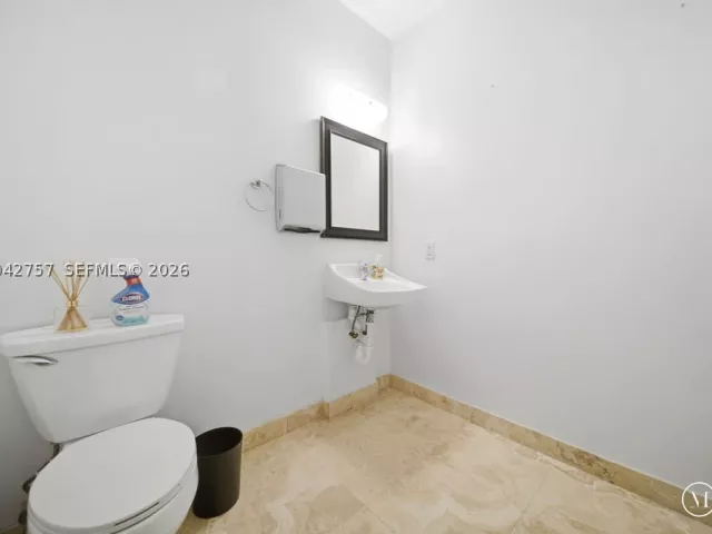Продажа дома по адресу 710 NE 3rd Ave - фото 8919687
