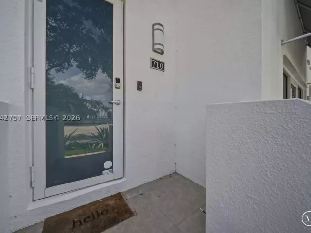 Продажа дома по адресу 710 NE 3rd Ave - фото 8919690