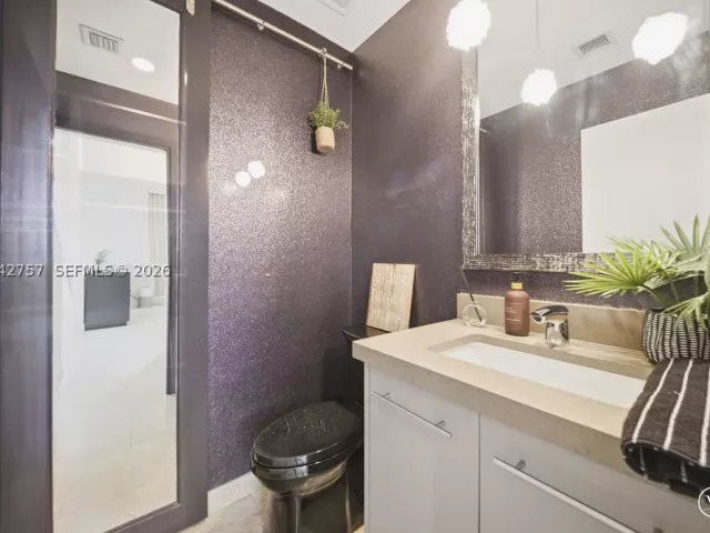 Продажа дома по адресу 710 NE 3rd Ave - фото 8919691