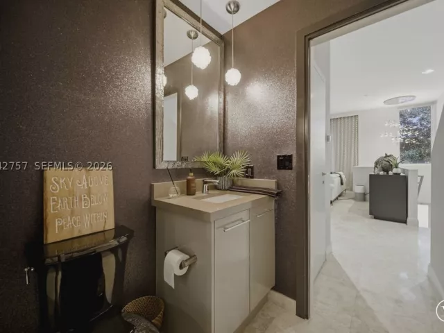 Продажа дома по адресу 710 NE 3rd Ave - фото 8919693