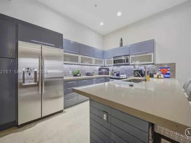 Продажа дома по адресу 710 NE 3rd Ave - фото 8919694