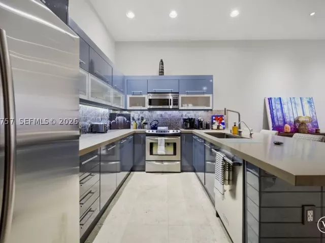 Продажа дома по адресу 710 NE 3rd Ave - фото 8919695