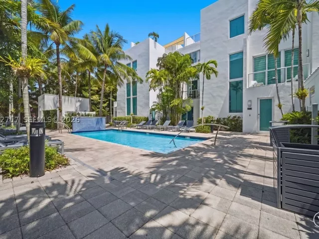 Продажа дома по адресу 710 NE 3rd Ave - фото 8919679