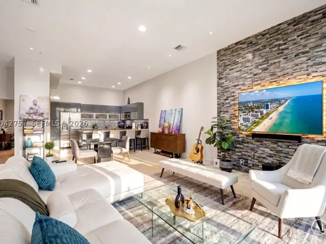Продажа дома по адресу 710 NE 3rd Ave - фото 8919683