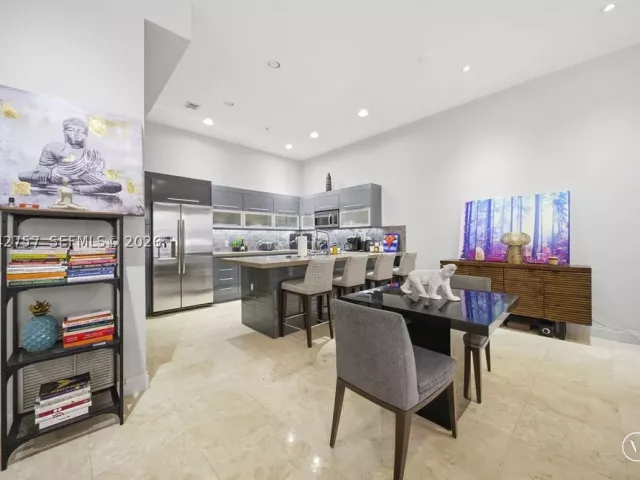 Продажа дома по адресу 710 NE 3rd Ave - фото 8919684
