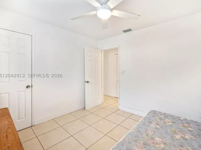 Продажа дома по адресу 700 DAVIE BOULEVARD - фото 8919766