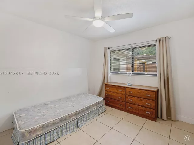 Продажа дома по адресу 700 DAVIE BOULEVARD - фото 8919767