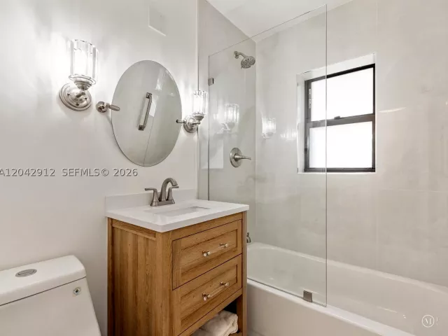 Продажа дома по адресу 700 DAVIE BOULEVARD - фото 8919768