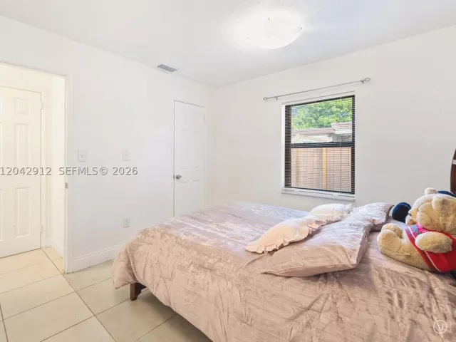 Продажа дома по адресу 700 DAVIE BOULEVARD - фото 8919769