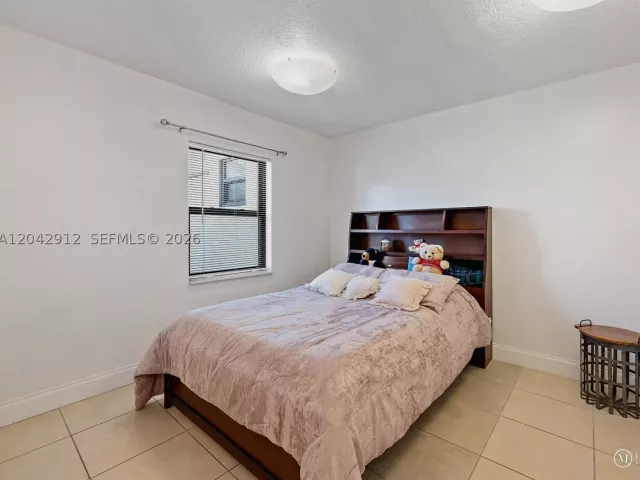 Продажа дома по адресу 700 DAVIE BOULEVARD - фото 8919770