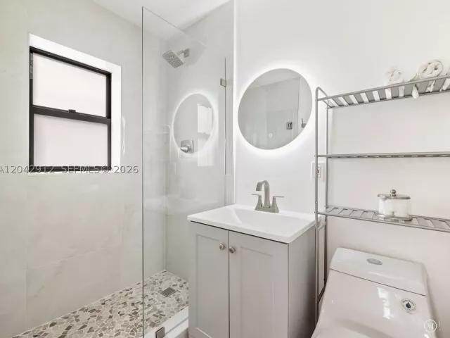 Продажа дома по адресу 700 DAVIE BOULEVARD - фото 8919771