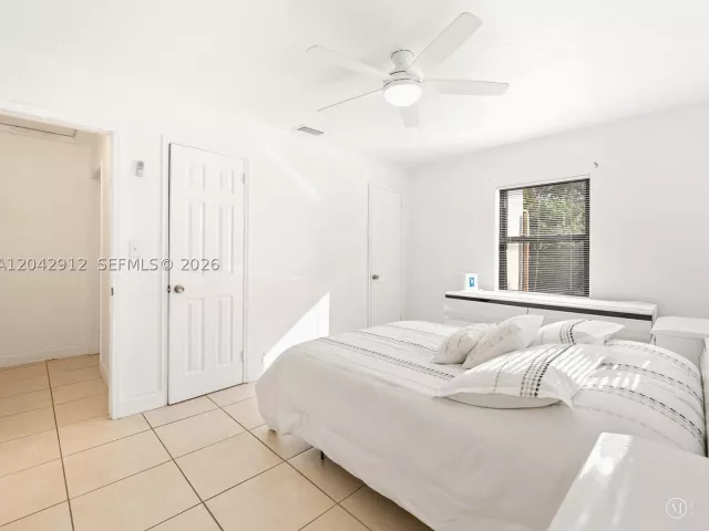 Продажа дома по адресу 700 DAVIE BOULEVARD - фото 8919773
