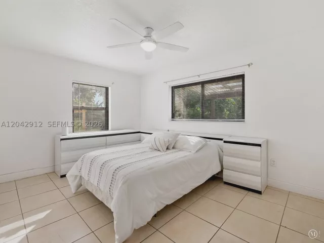 Продажа дома по адресу 700 DAVIE BOULEVARD - фото 8919774