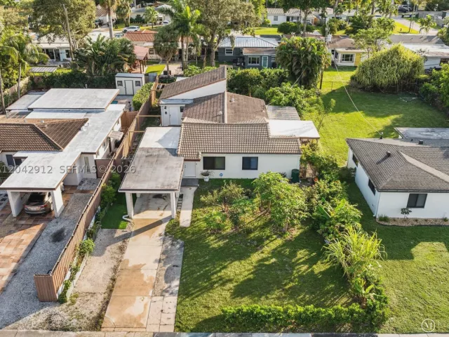 Продажа дома по адресу 700 DAVIE BOULEVARD - фото 8919757