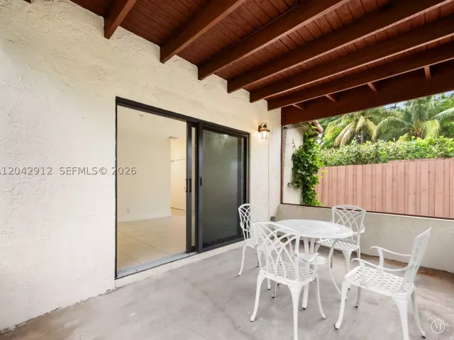 Продажа дома по адресу 700 DAVIE BOULEVARD - фото 9218734
