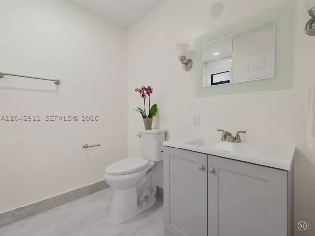 Продажа дома по адресу 700 DAVIE BOULEVARD - фото 9218737