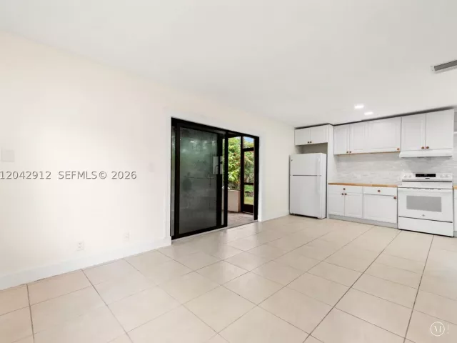 Продажа дома по адресу 700 DAVIE BOULEVARD - фото 9218739