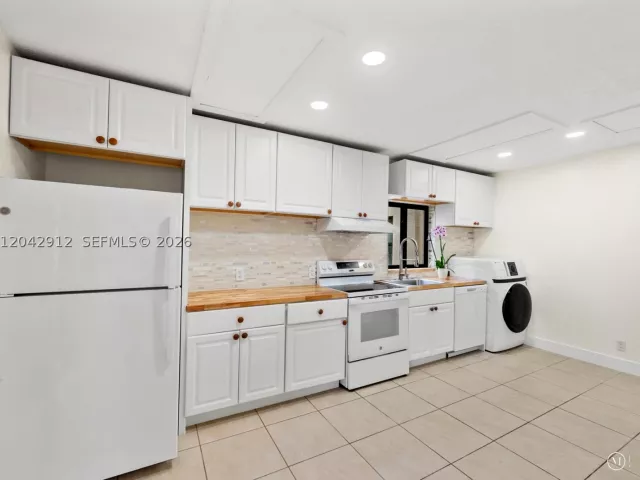 Продажа дома по адресу 700 DAVIE BOULEVARD - фото 9218743