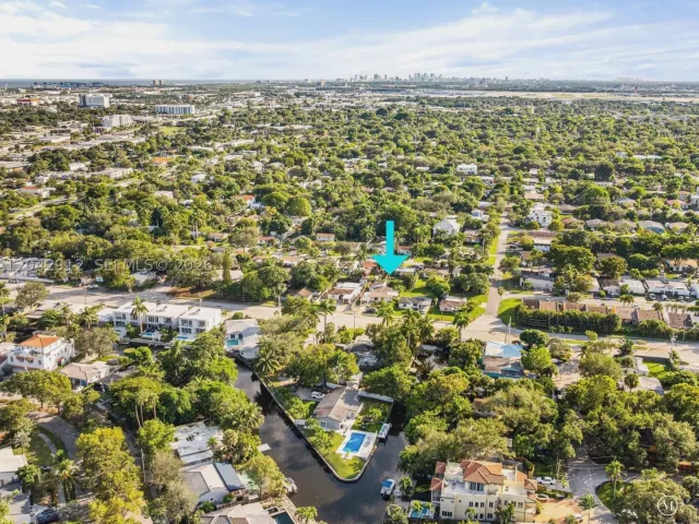 Продажа дома по адресу 700 DAVIE BOULEVARD - фото 8919759