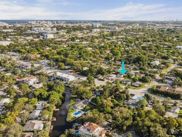 Продажа дома по адресу 700 DAVIE BOULEVARD - фото 8919760