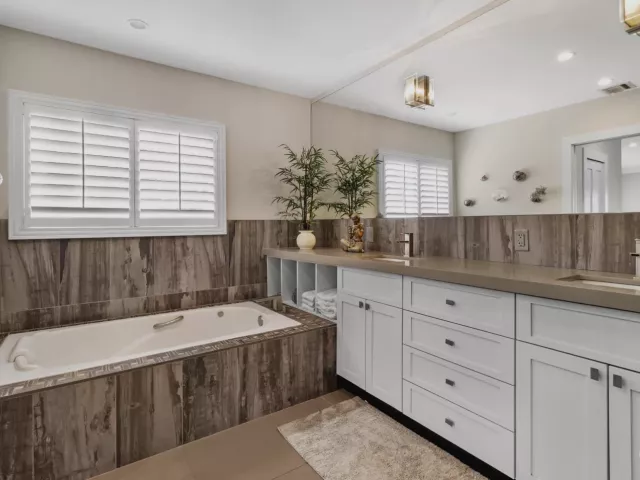 Продажа дома по адресу 1483 NE 53rd Court - фото 8864670