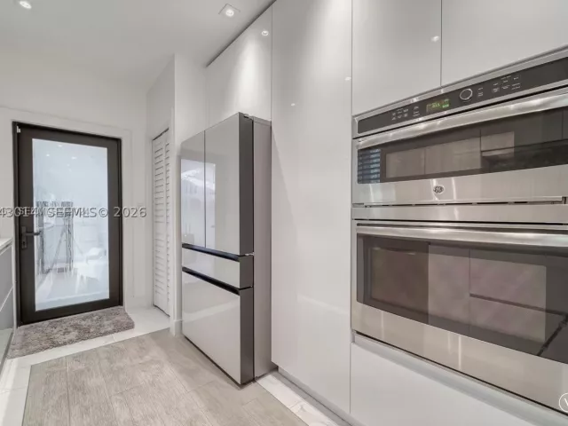 Продажа дома по адресу 2298 SW 16th Ave - фото 8864928