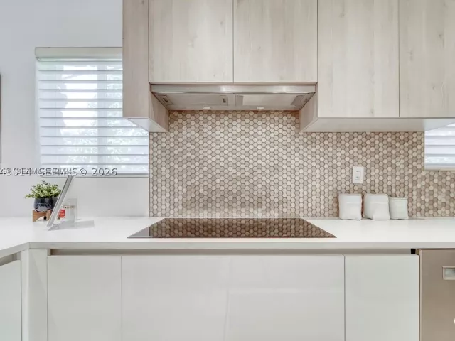 Продажа дома по адресу 2298 SW 16th Ave - фото 8864930