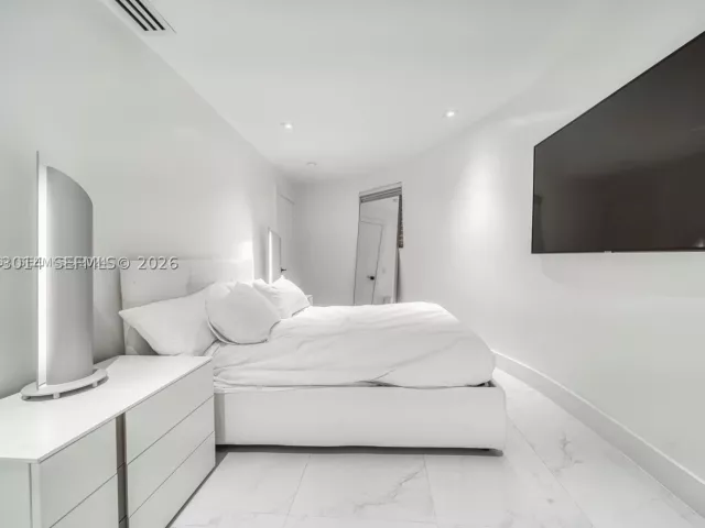 Продажа дома по адресу 2298 SW 16th Ave - фото 8864932