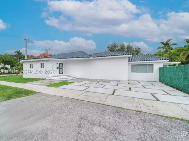 Продажа дома по адресу 2298 SW 16th Ave - фото 8864920