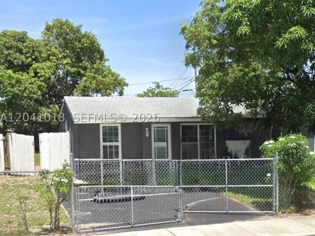 Продажа дома по адресу 2300 SW 43rd Ave - фото 8865130