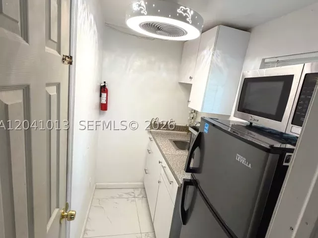 Продажа дома по адресу 2300 SW 43rd Ave - фото 8865149