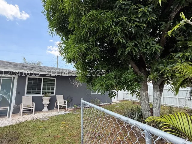 Продажа дома по адресу 2300 SW 43rd Ave - фото 8865134