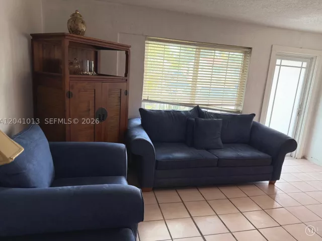 Продажа дома по адресу 2300 SW 43rd Ave - фото 8865135