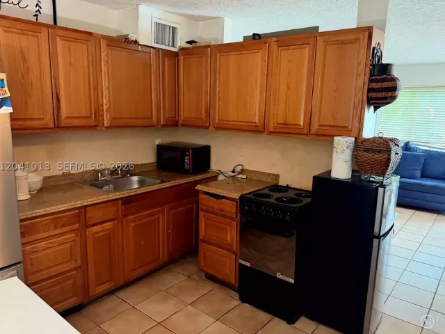 Продажа дома по адресу 2300 SW 43rd Ave - фото 8865137