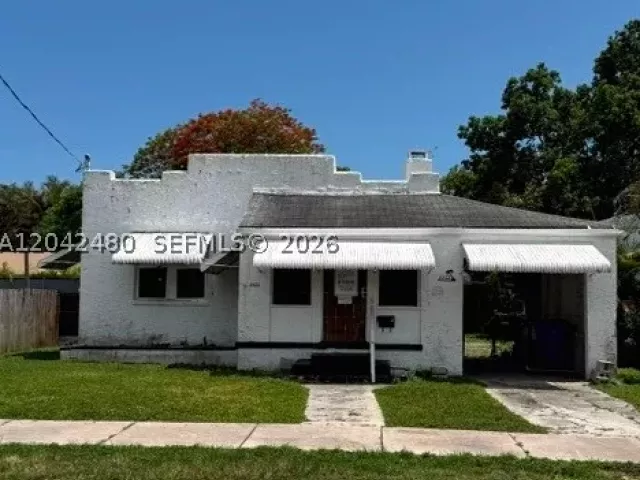 Продажа дома по адресу 3322 SW 9th St - фото 8865345