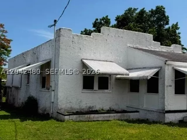 Продажа дома по адресу 3322 SW 9th St - фото 8865346