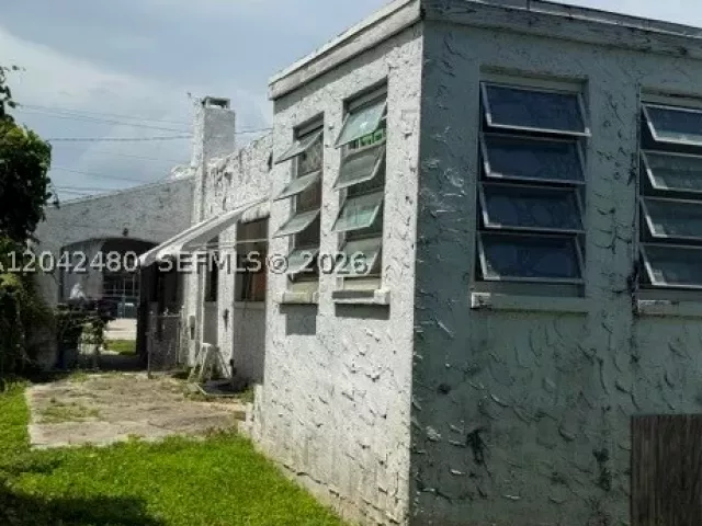 Продажа дома по адресу 3322 SW 9th St - фото 8865348