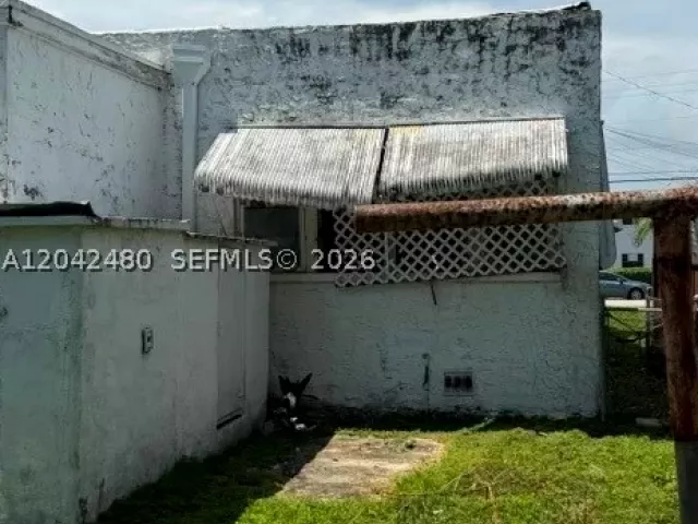 Продажа дома по адресу 3322 SW 9th St - фото 8865349