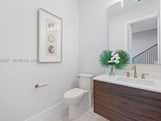 Продажа дома по адресу 2747 SW 23rd Ter - фото 9343610