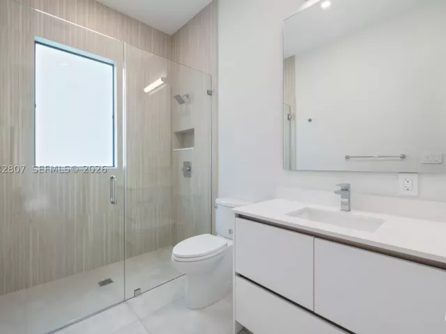 Продажа дома по адресу 2747 SW 23rd Ter - фото 9343612
