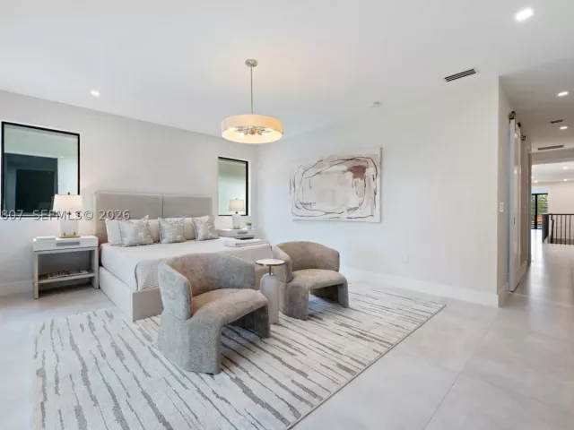 Продажа дома по адресу 2747 SW 23rd Ter - фото 9343615