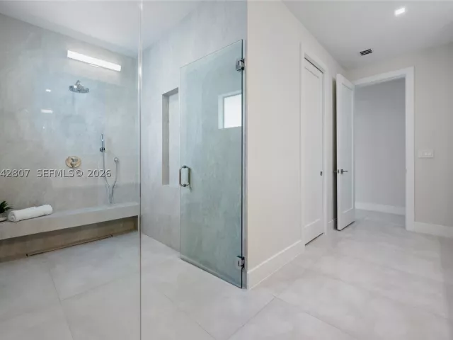 Продажа дома по адресу 2747 SW 23rd Ter - фото 9343618