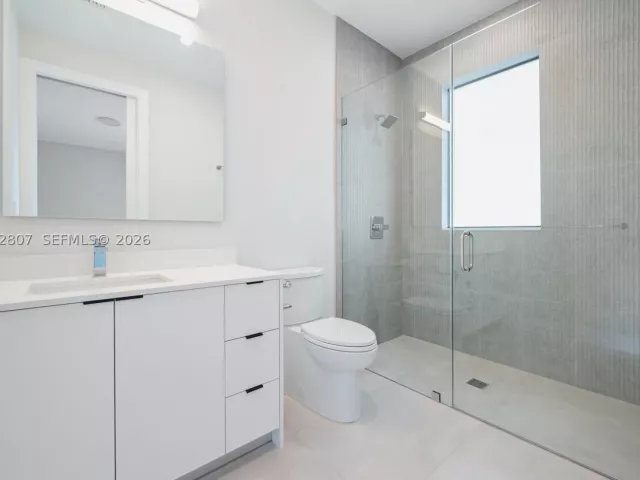 Продажа дома по адресу 2747 SW 23rd Ter - фото 9343620