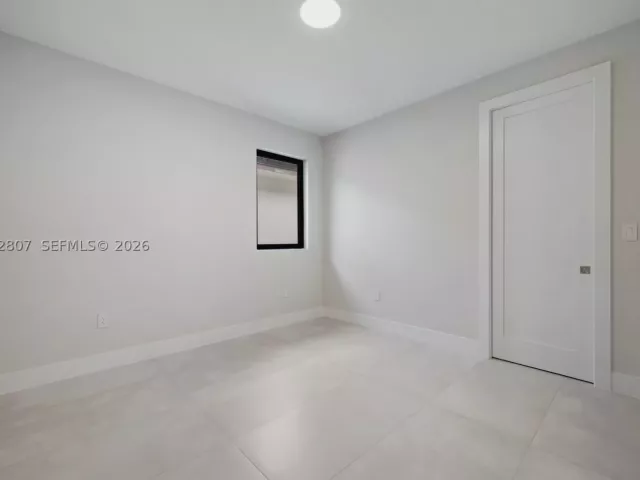 Продажа дома по адресу 2747 SW 23rd Ter - фото 9343621