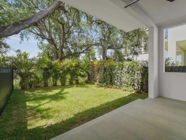 Продажа дома по адресу 2747 SW 23rd Ter - фото 9343624