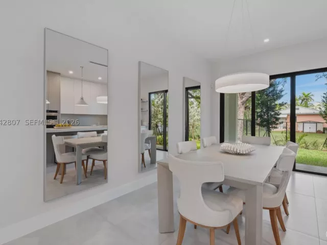 Продажа дома по адресу 2747 SW 23rd Ter - фото 9343606