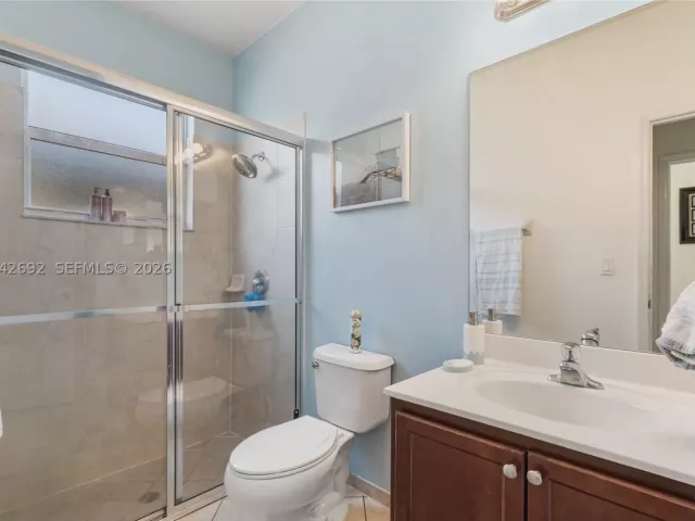 Продажа дома по адресу 3379 NE 1st St - фото 8866315