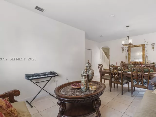 Продажа дома по адресу 3379 NE 1st St - фото 8866319